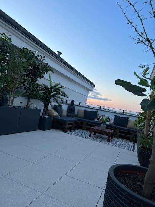 Cosy Penthouse - Large Balconies With Views - 5Min Disneyland เซร์ริส ภายนอก รูปภาพ