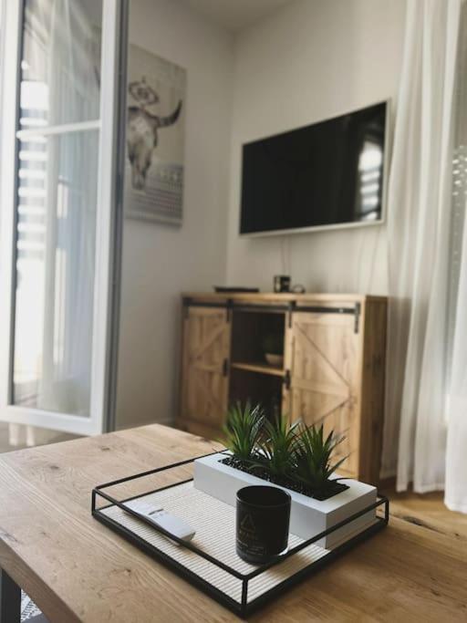Cosy Penthouse - Large Balconies With Views - 5Min Disneyland เซร์ริส ภายนอก รูปภาพ