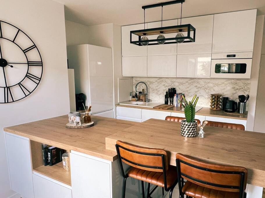 Cosy Penthouse - Large Balconies With Views - 5Min Disneyland เซร์ริส ภายนอก รูปภาพ