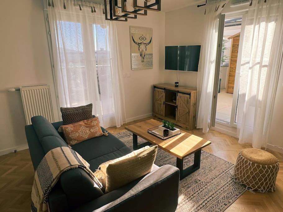 Cosy Penthouse - Large Balconies With Views - 5Min Disneyland เซร์ริส ภายนอก รูปภาพ